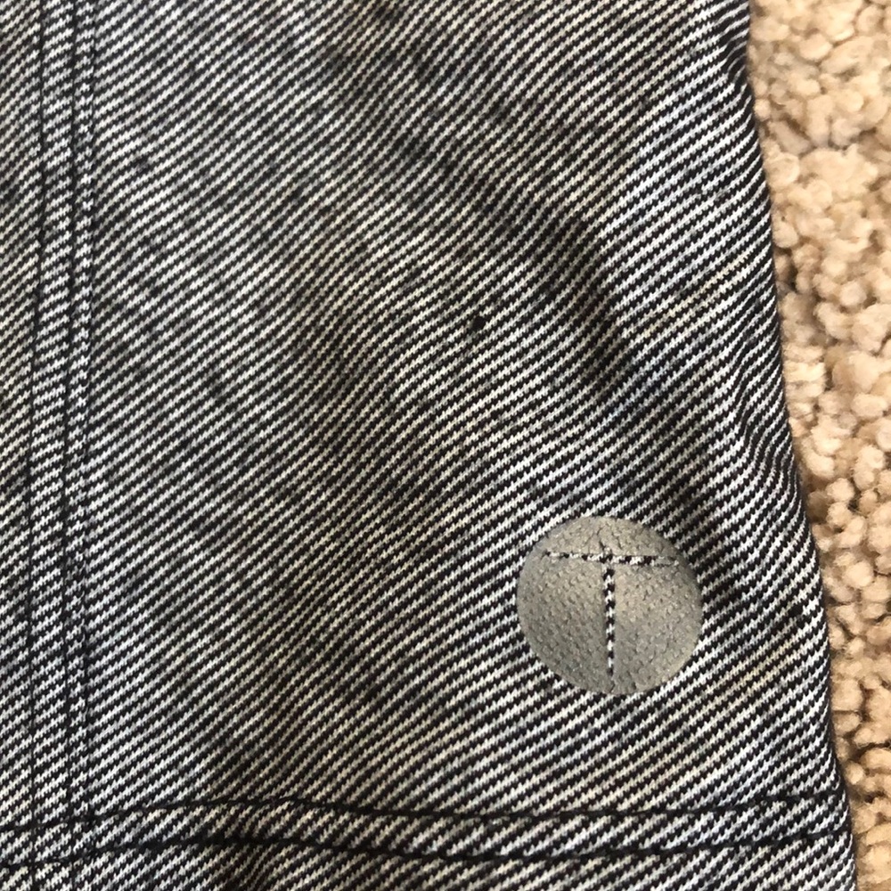 AWESOME THREAD TANKTOP - Picture 4 of 4
